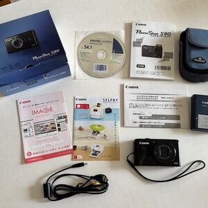 Canon PowerShot S90 Digital Camera LIKE NEW Power Shot point & shoot 2 batteries